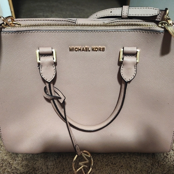 MICHAEL Michael Kors Handbags - Michael Kors bag "Like New"